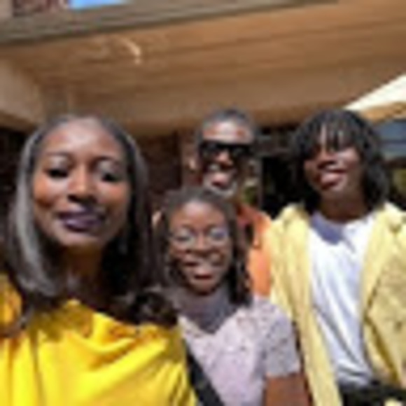 Meet your Posher, Stefanie - Picture 1 of 1